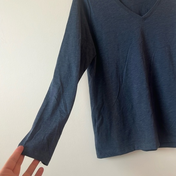 Eddie Bauer, long sleeve V-neck shirt - Picture 2 of 5